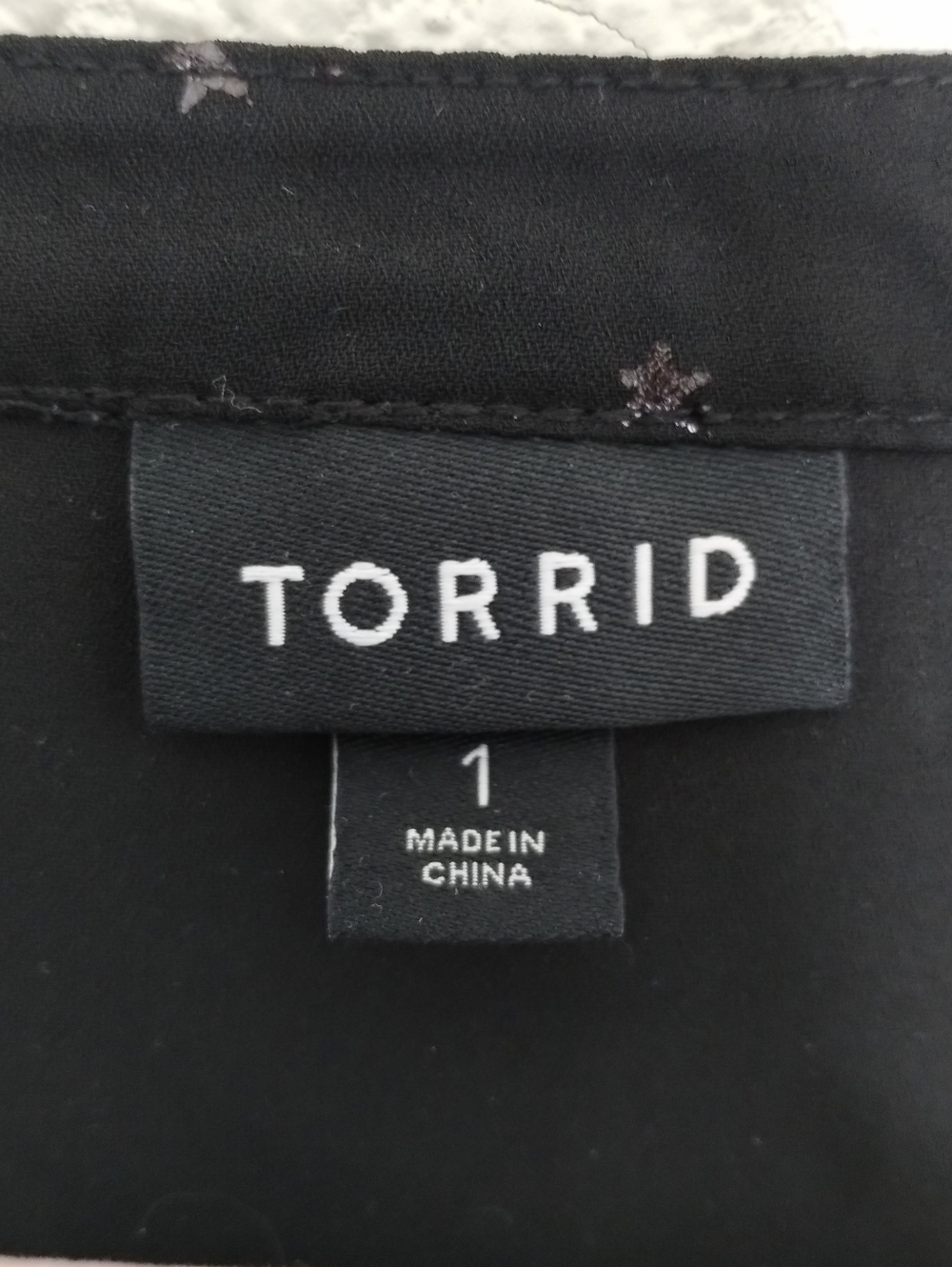 Torrid Black Silver Stars Georgette Pintuck Button Down Blouse Size 1X - Picture 6 of 8